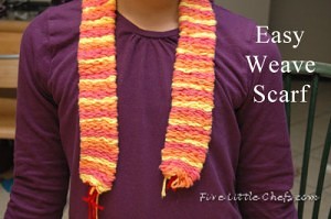 Easy Weave Scarf from fivelittlechefs.com #kidscrafts