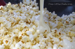 White Chocolate Peppermint Popcorn from fivelittlechefs.com is a quick specialty recipe. #Peppermint candies, melted white #chocolate, #popcorn! #recipe