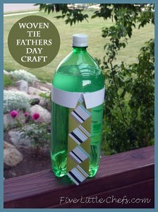 DIY Woven Tie is a great Fathers Day craft idea. This is one of those kids crafts that can be personalized for their Dad. Add it to his favorite drink with an included printable.