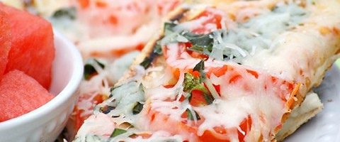 Grilled Margarita Pizza by fivelittlechefs.com Yummy grilled pizza perfecf for summer #margarita #pizza #for the grill