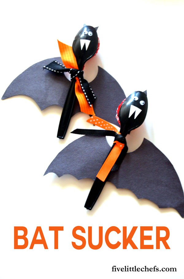 Bat suckers are quick to make. They make a great addition to your halloween food and halloween decorations.