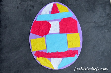 Easter Egg Door Decoration from fivelittlechefs.com #easter #kidscrafts