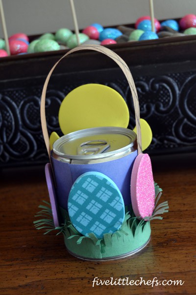 Mini Easter Basket from fivelittlechefs.com A fun craft for #Easter.