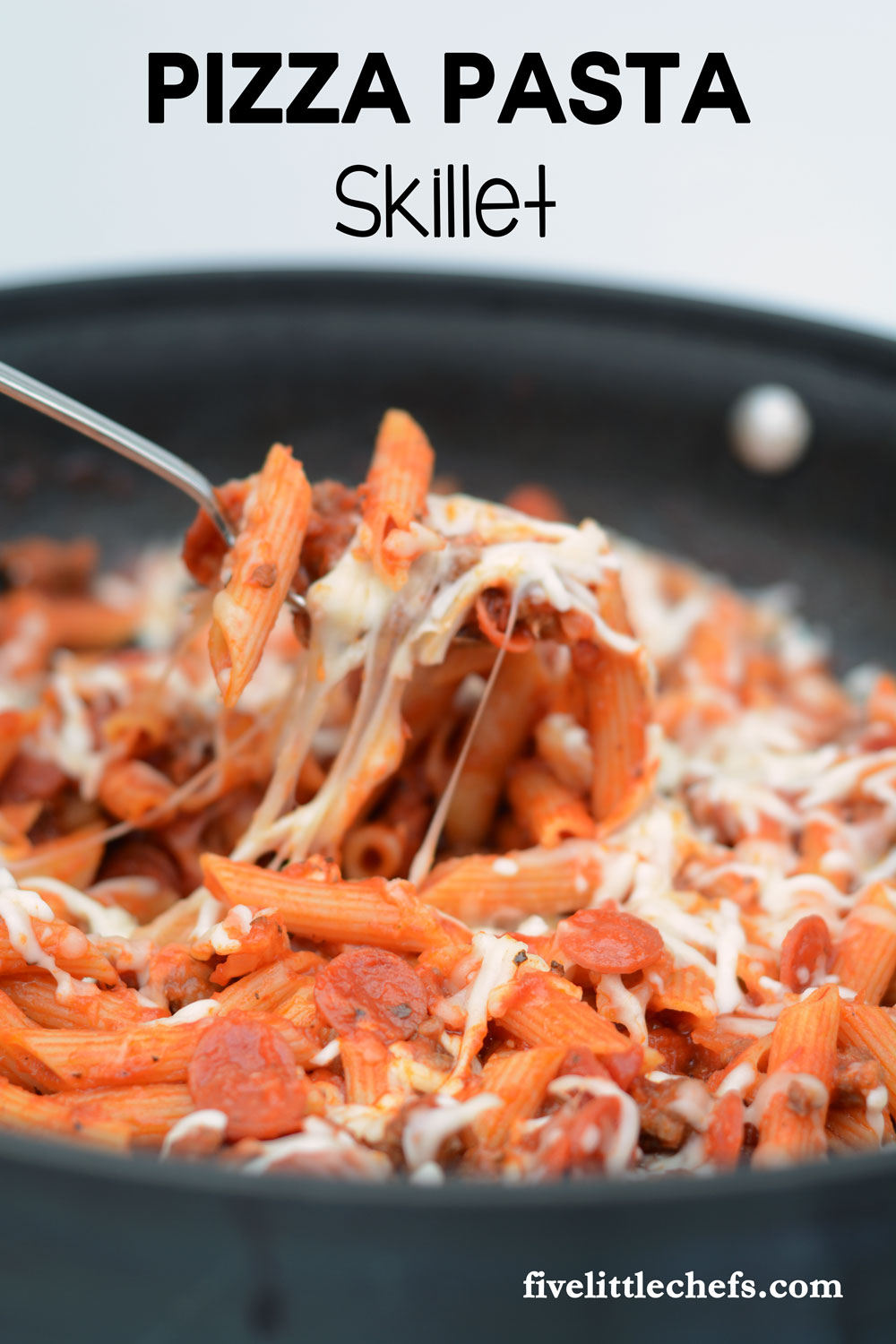 One Pot Pizza Pasta Skillet is a recipe that can be made in 30 minutes. This is one of those easy recipes for busy families. Go ahead and add more cheese if you love it extra cheesy!